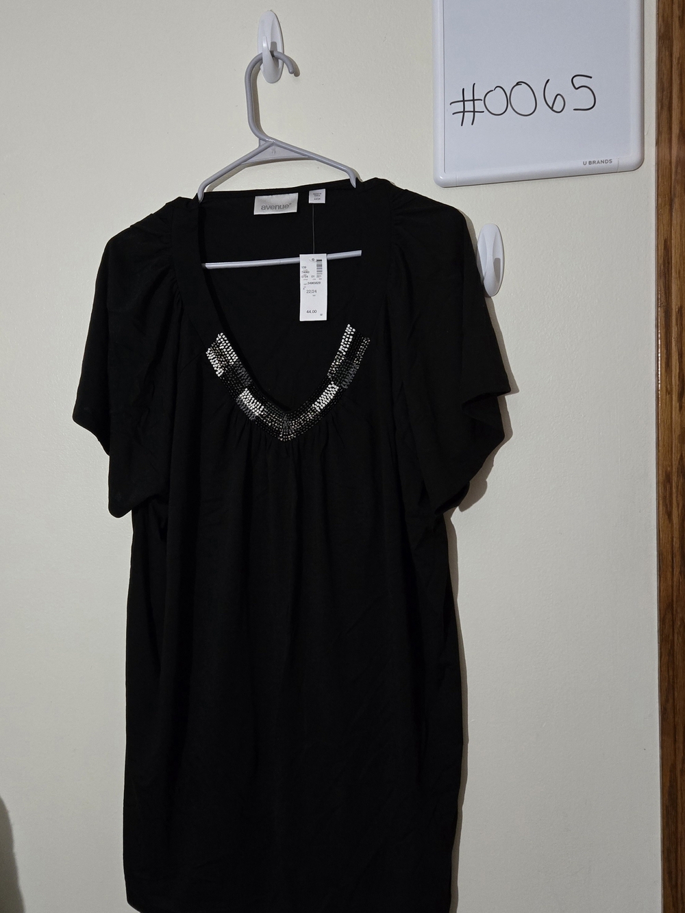 Avenue 22/24 (3XL) Black Short-Sleeve Tunic with Silver Beaded V-Neck #0065